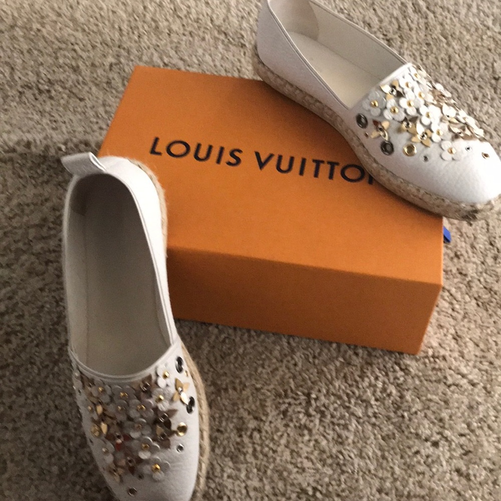 Flat shoes